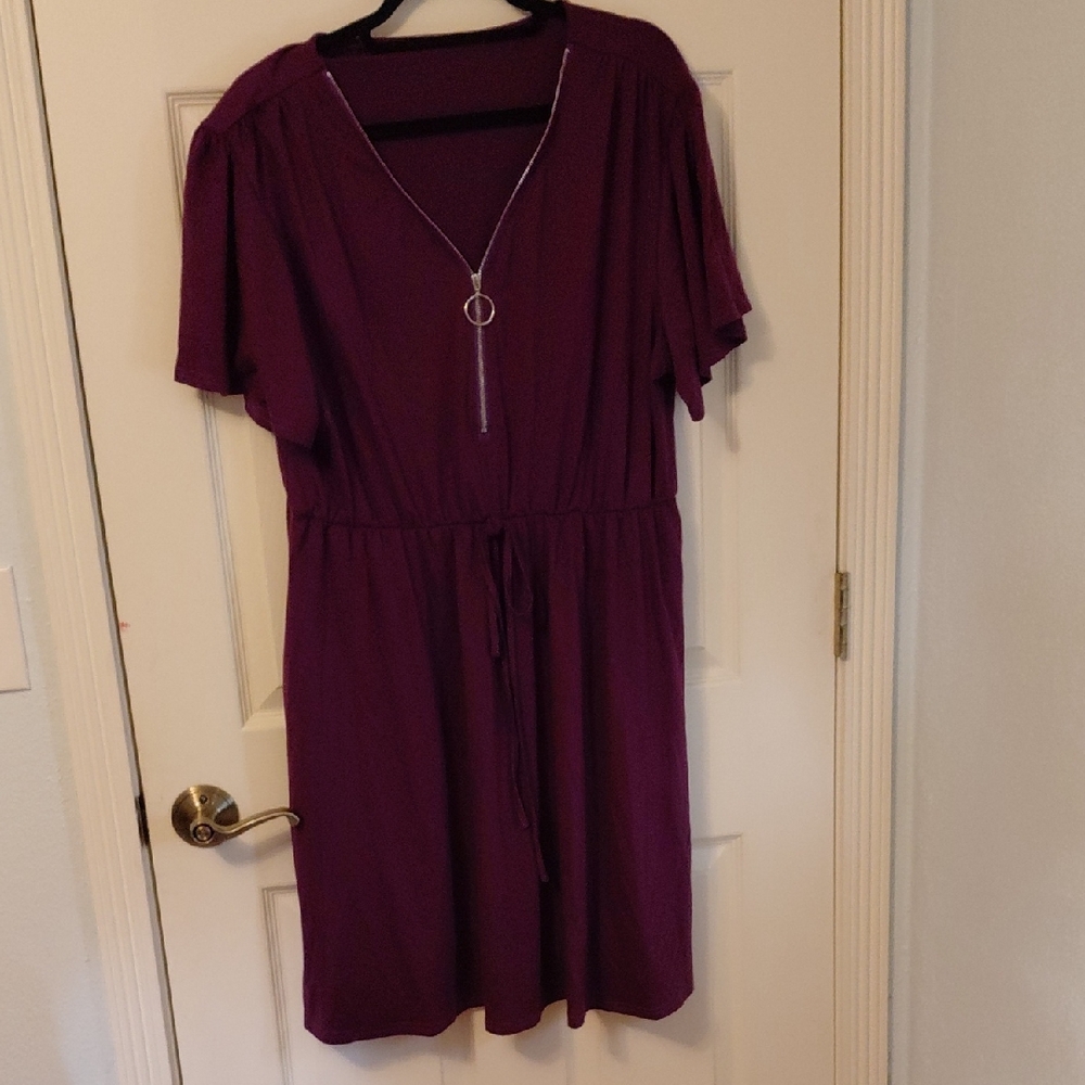 Chic V-Neck Midi Dress in Deep Purple